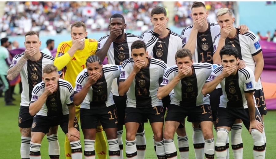Защо германските футболисти позираха със запушени усти на Световното в Катар